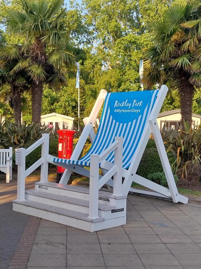 فيلا Family Breaks At Rockley Park With Prosecco And A Box Of Chocolates On Arrival بول المظهر الخارجي الصورة